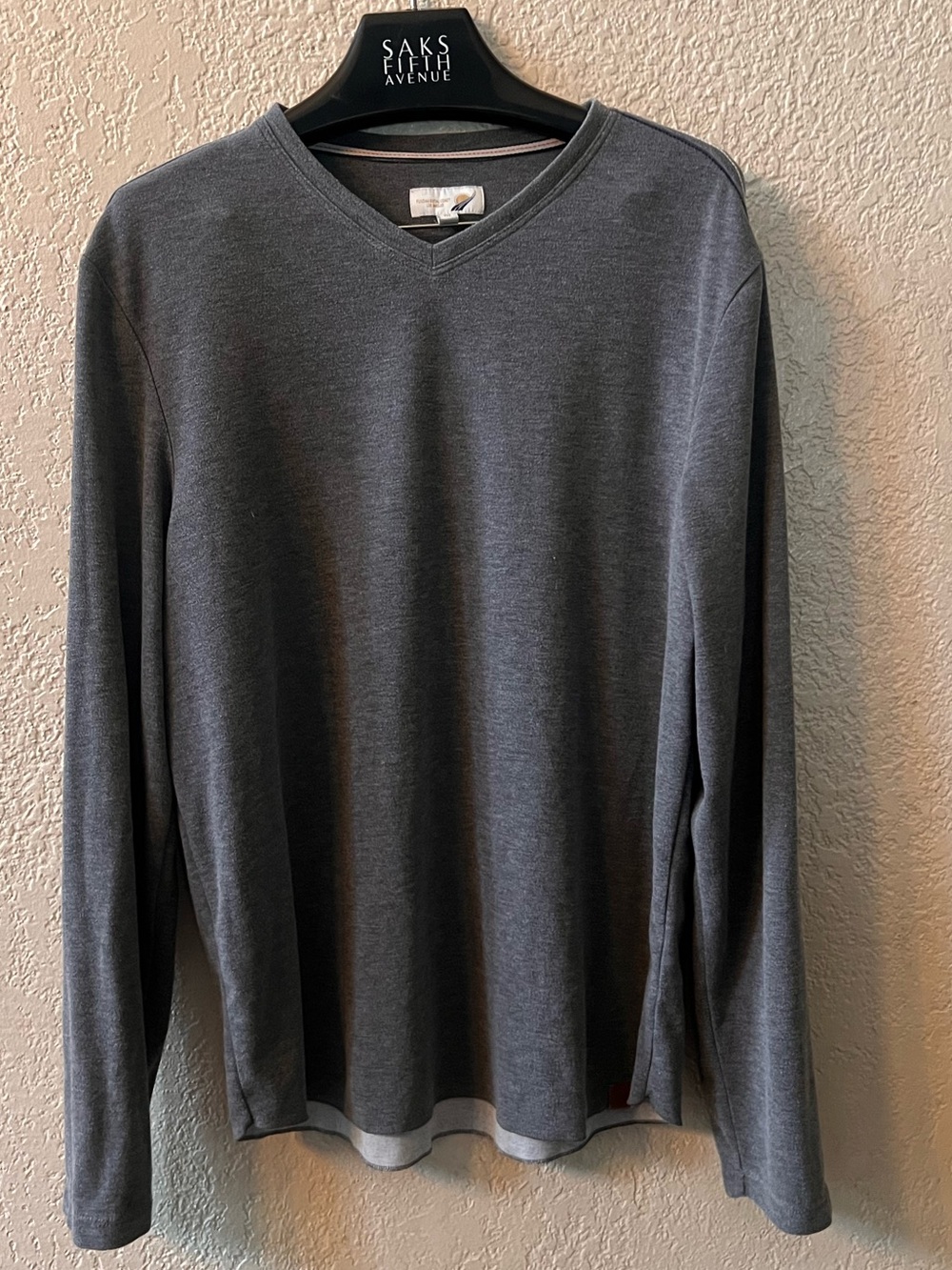 FUNDAMENTAL COAST Mens L
Gray Long‎ Sleeve V-neck Shirt
Soft Quality